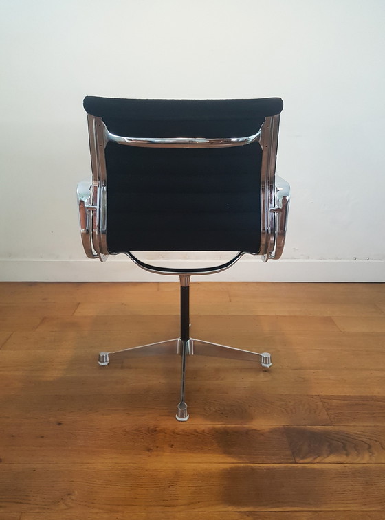 Image 1 of Chaise de bureau vintage EA 108 en aluminium par Charles & Ray Eames pour Herman Miller