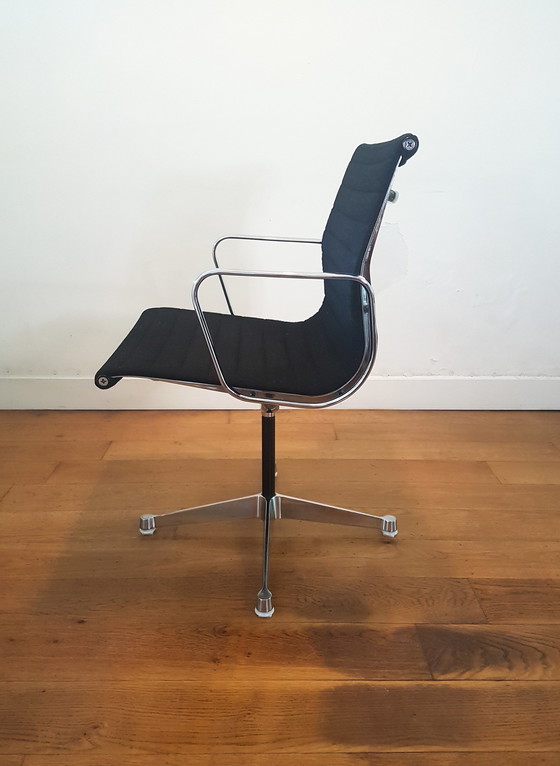Image 1 of Sedia da ufficio vintage in alluminio EA 108 di Charles e Ray Eames per Herman Miller