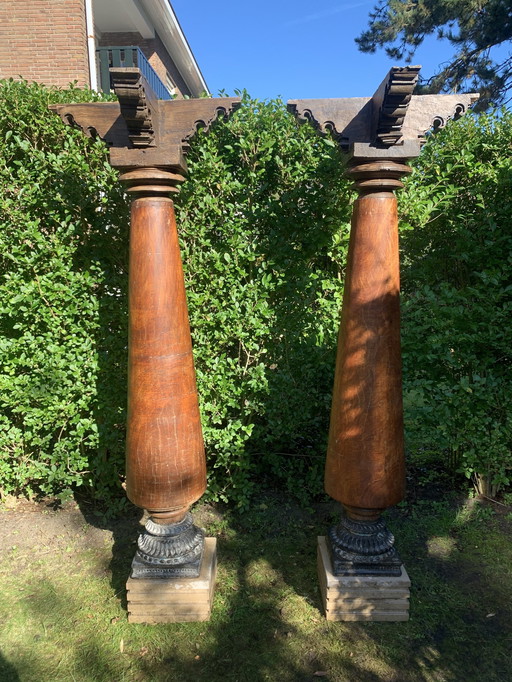 2x Indian Pillars