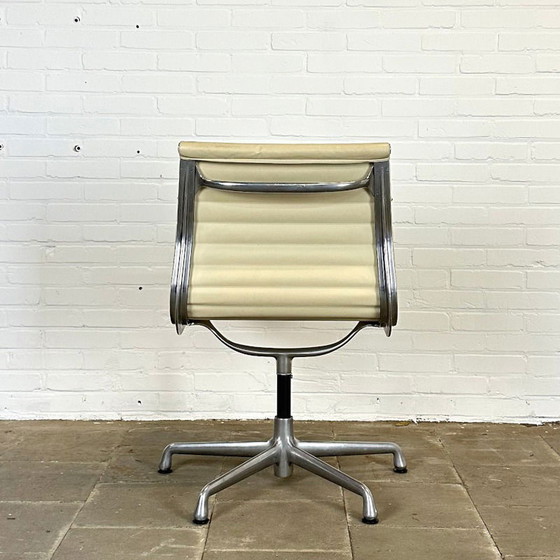 Image 1 of 140 pieces, Herman Miller EA 106 Swivel Cream Leather Design Chair