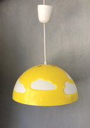 Lámpara colgante Ikea Skojig Cloud Lamp amarilla de Henrik Preutz
