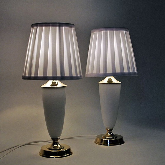 Image 1 of Coppia di lampade da tavolo vintage in vetro opalino e ottone di Høvik, Norvegia 1956