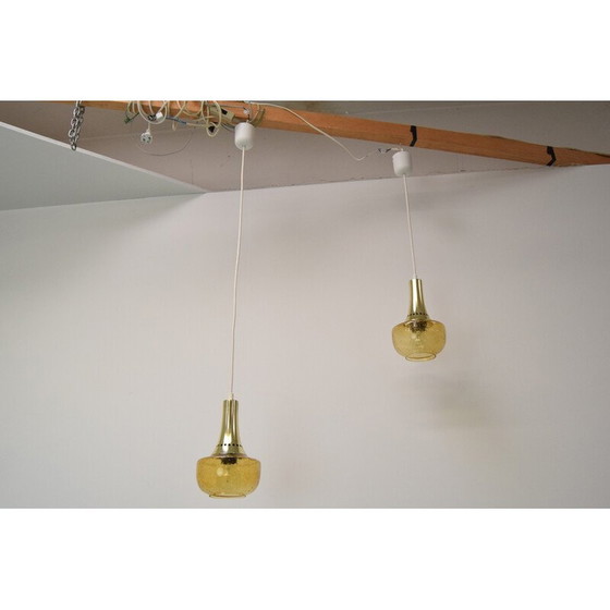 Image 1 of Coppia di lampade a sospensione vintage in vetro e ottone, Cecoslovacchia 1960