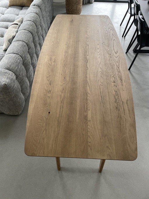 Melchior Interior dining table