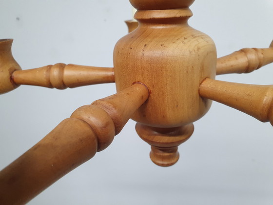 Image 1 of Candeliere in legno di pino. Lampadario vintage fatto a mano.