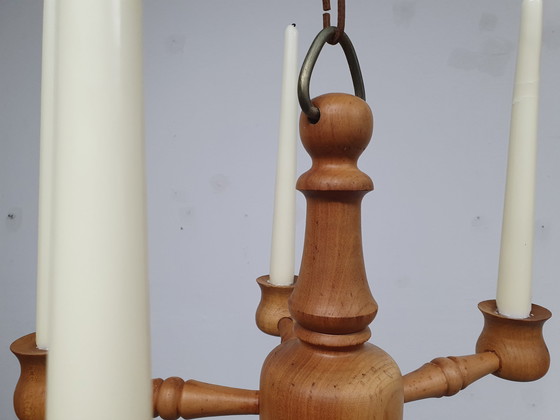 Image 1 of Candeliere in legno di pino. Lampadario vintage fatto a mano.