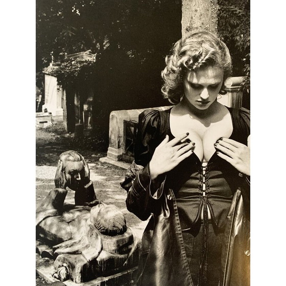 Image 1 of Fotoincisione vintage "Père Lachaise, Tomba di Talma, Parigi" di Helmut Newton