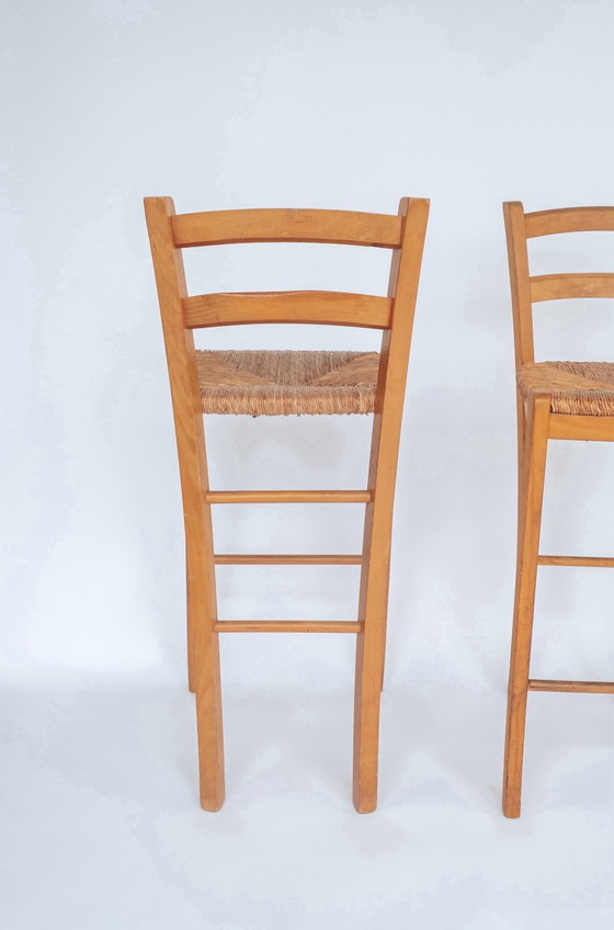 Image 1 of Set di 2 sgabelli da bar vintage in legno con seduta in giunco