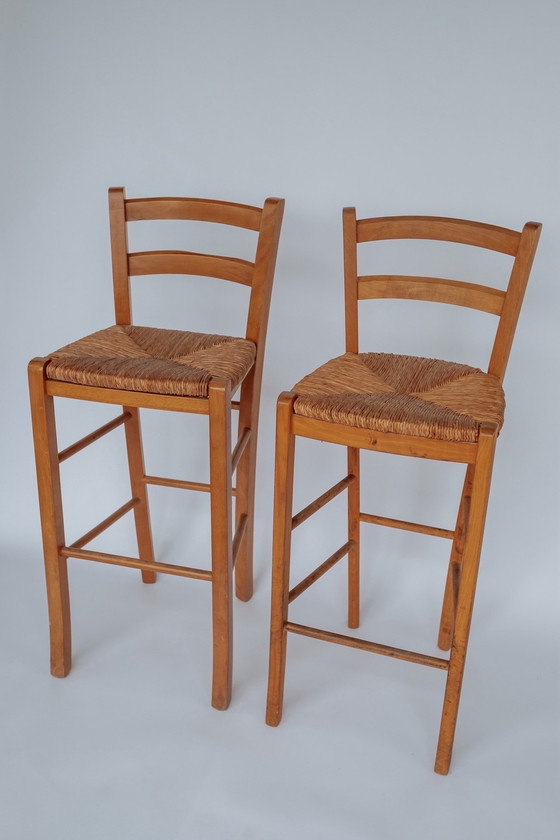 Image 1 of Set di 2 sgabelli da bar vintage in legno con seduta in giunco