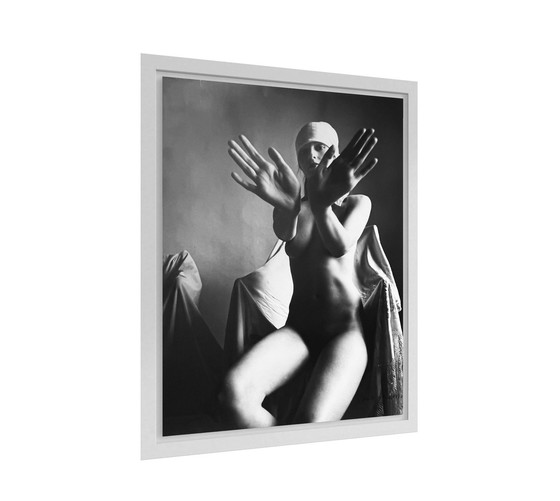 Image 1 of Grande stampa d'argento d'epoca • La giovane donna misteriosa • Karin Székessy • 1980