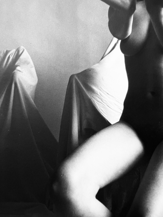 Image 1 of Grande stampa d'argento d'epoca • La giovane donna misteriosa • Karin Székessy • 1980