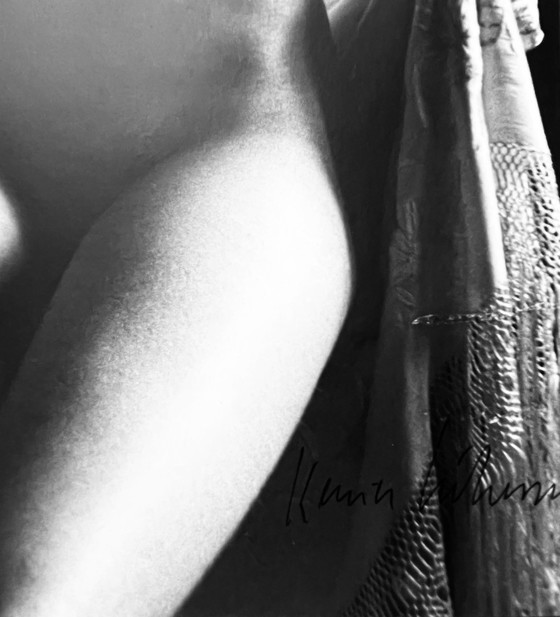 Image 1 of Grande stampa d'argento d'epoca • La giovane donna misteriosa • Karin Székessy • 1980