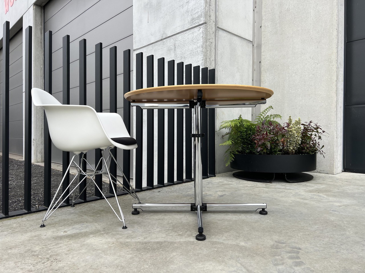 Usm Haller Table, 90Cm | €490 | Whoppah