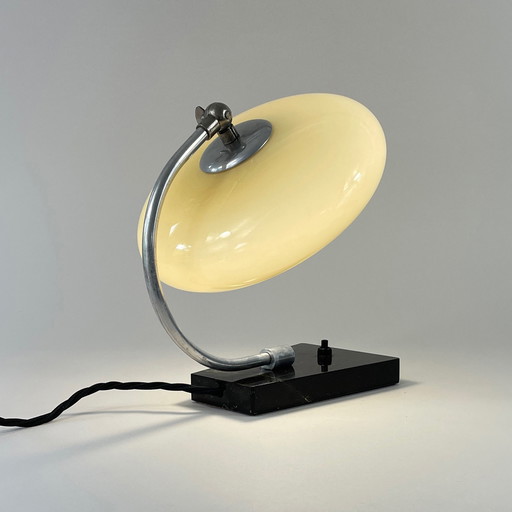 Lampe de table en marbre et opaline du Mid Century, Allemagne, années 1950