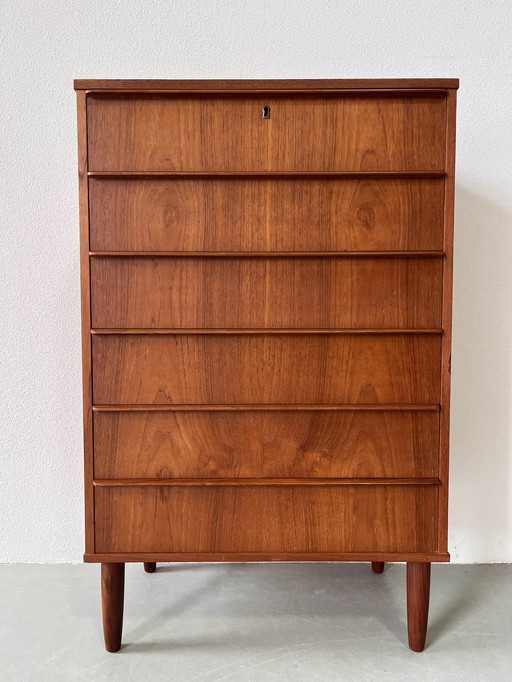 Danish chest of drawers in teak