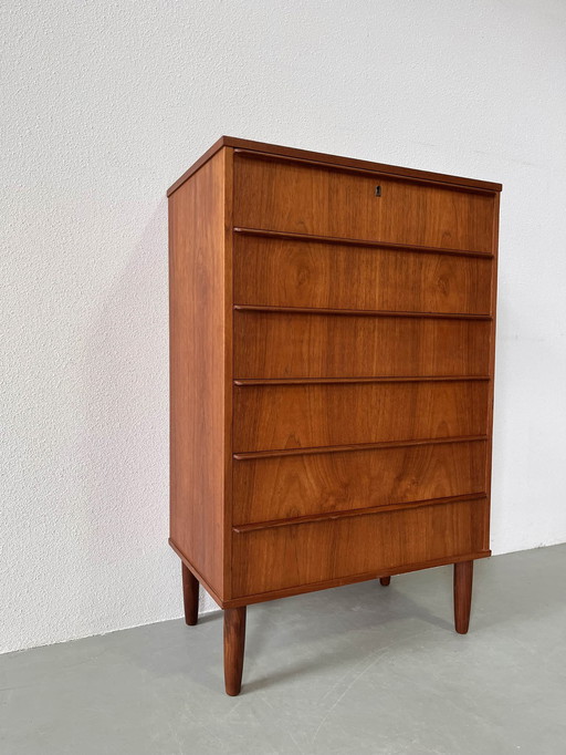 Danish chest of drawers in teak