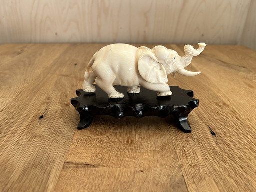 Chinese ivory model of an elephant, 19/20th century