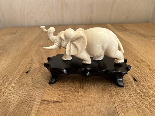 Chinese ivory model of an elephant, 19/20th century