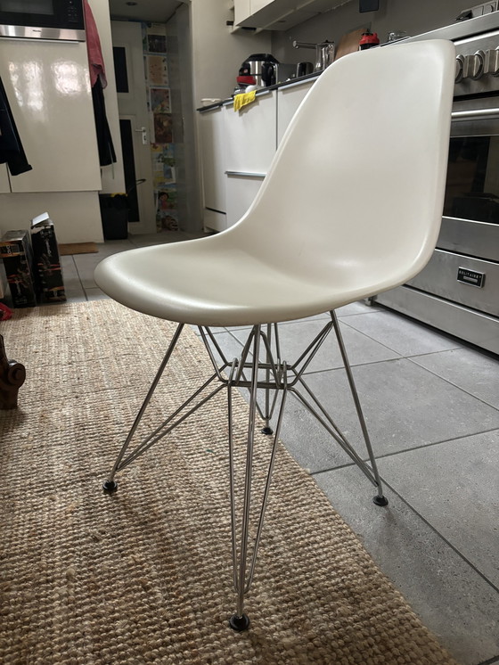 Image 1 of 4x Vitra Dsr Chairs