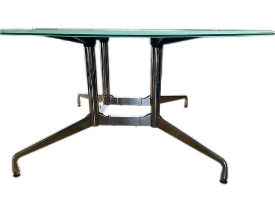 Image 1 of Table segmentée Eames en vitra