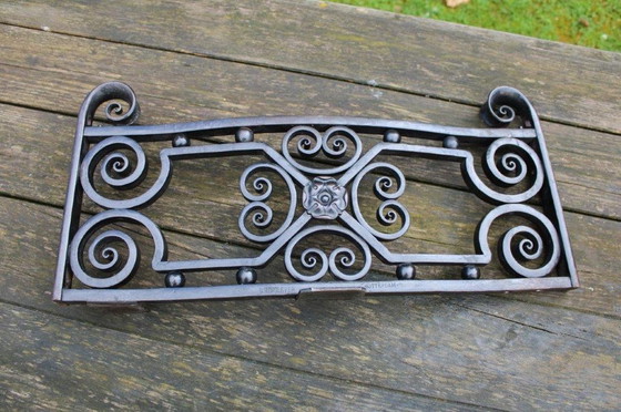 Image 1 of Leendert Ringlever fireplace grate, frog coal kit cast iron