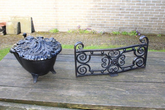 Image 1 of Leendert Ringlever fireplace grate, frog coal kit cast iron