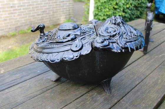 Image 1 of Leendert Ringlever fireplace grate, frog coal kit cast iron