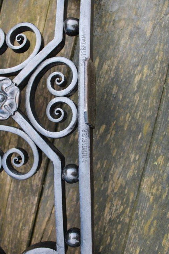 Image 1 of Leendert Ringlever fireplace grate, frog coal kit cast iron