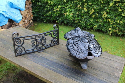 Leendert Ringlever fireplace grate, frog coal kit cast iron