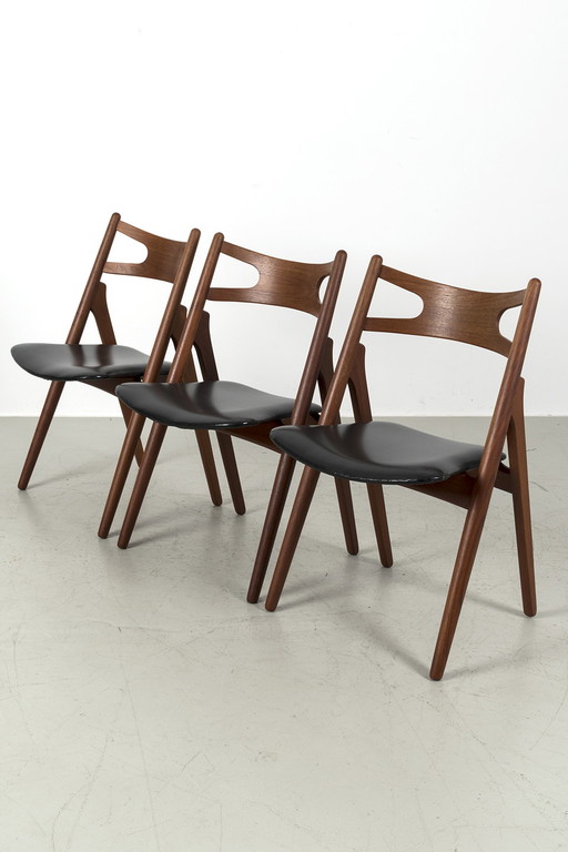 Ensemble de 3 chaises de salle à manger 'CH29P Sawbuck'.