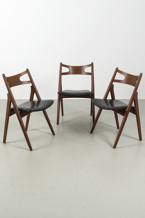 Ensemble de 3 chaises de salle à manger 'CH29P Sawbuck'.