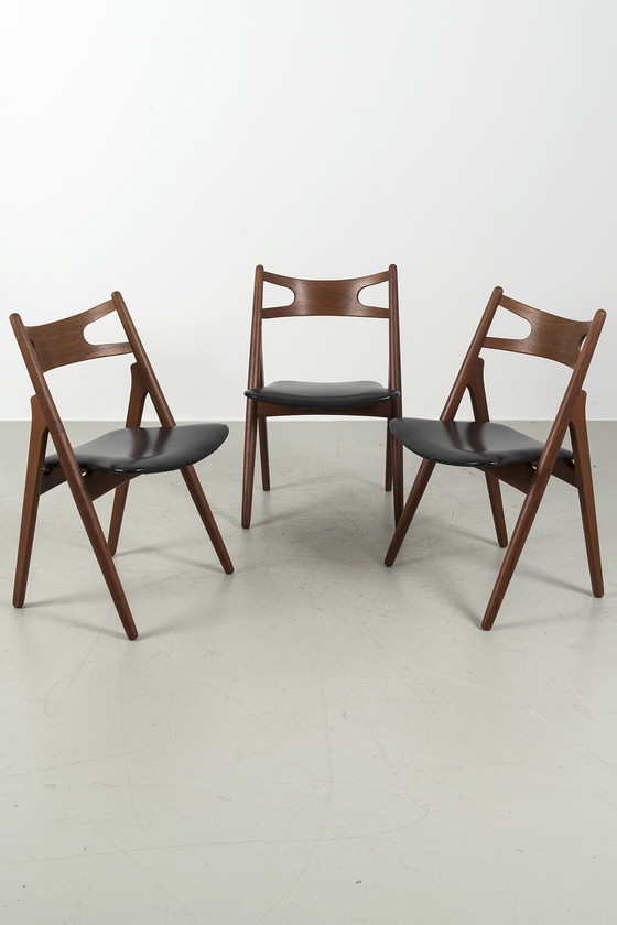 Image 1 of Ensemble de 3 chaises de salle à manger 'CH29P Sawbuck'.