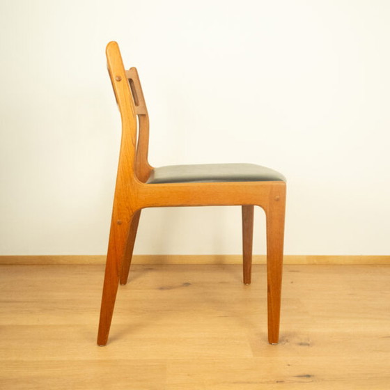 Image 1 of Chaise de table de salle à manger en teck des années 1960 : Design danois par Johannes Andersen pour Uldum 7171