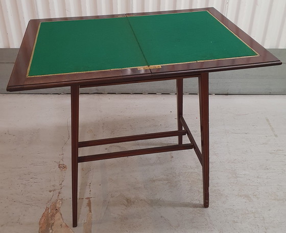 Image 1 of Vintage table de jeux en acajou travaillé