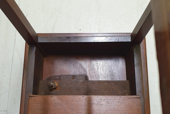 Image 1 of Vintage table de jeux en acajou travaillé