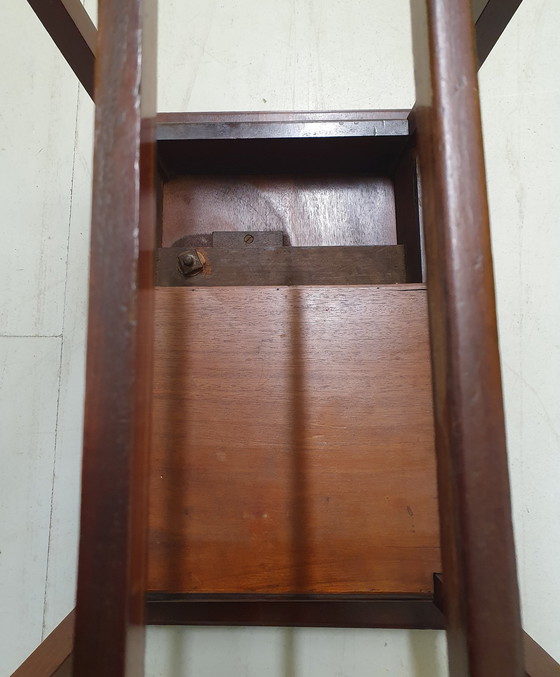 Image 1 of Vintage table de jeux en acajou travaillé