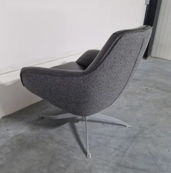 Image 1 of Fauteuil Montèl avec pied de transport endommagé