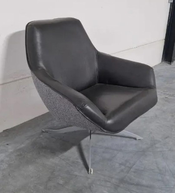 Image 1 of Fauteuil Montèl avec pied de transport endommagé