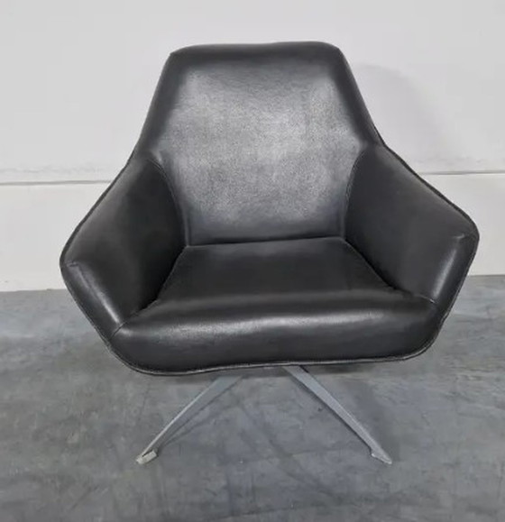 Image 1 of Fauteuil Montèl avec pied de transport endommagé