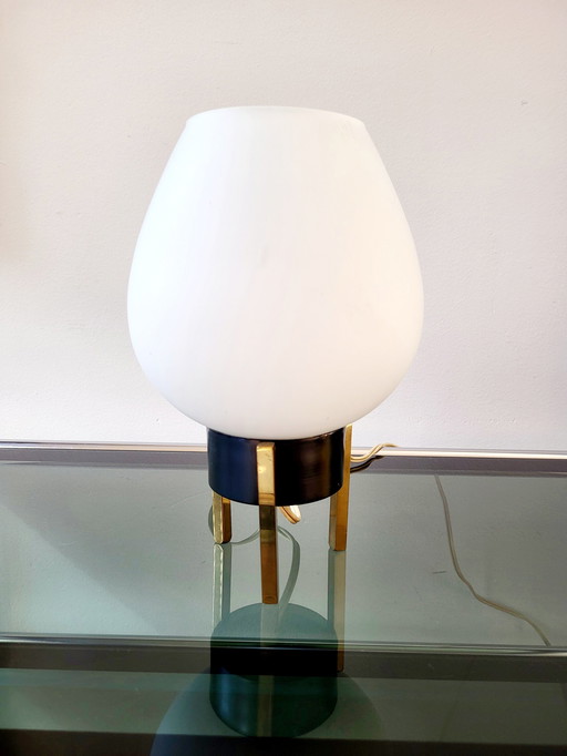 Tripod Hollywood regency table lamp from the 1960s with a white opaline lampshade