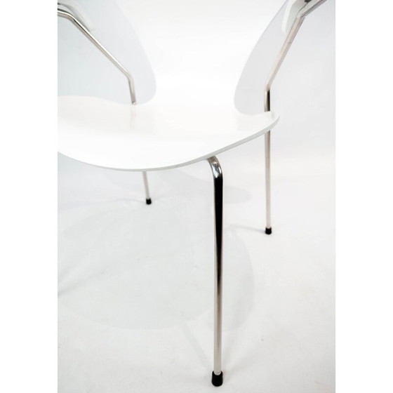 Image 1 of Vintage white Seven chair model 3207 with armrests by Arne Jacobsen for Fritz Hansen