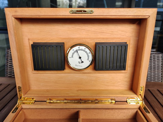 Image 1 of Humidor laccato
