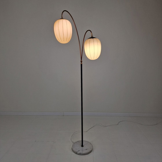 Image 1 of Lampada da terra con piede in marmo e vetro opalino, Italia anni '60