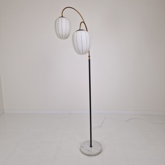 Image 1 of Lampada da terra con piede in marmo e vetro opalino, Italia anni '60