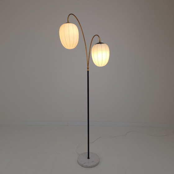 Image 1 of Lampada da terra con piede in marmo e vetro opalino, Italia anni '60