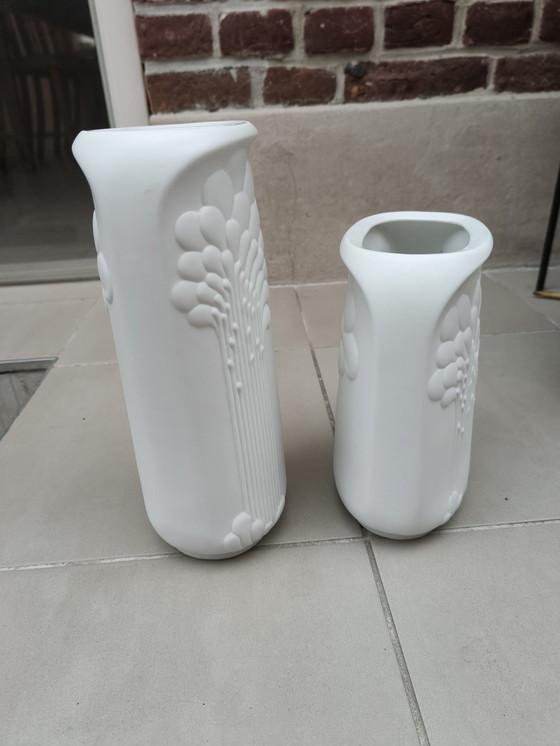 Image 1 of Dos jarrones de porcelana blanca Kaiser Manfred Frey