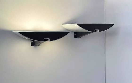 Image 1 of Lámpara de pared modernista, metal lacado en blanco y negro, Italia, 1980