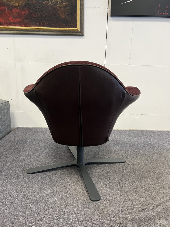 Image 1 of Label Seat 24 Low Swivel armchair