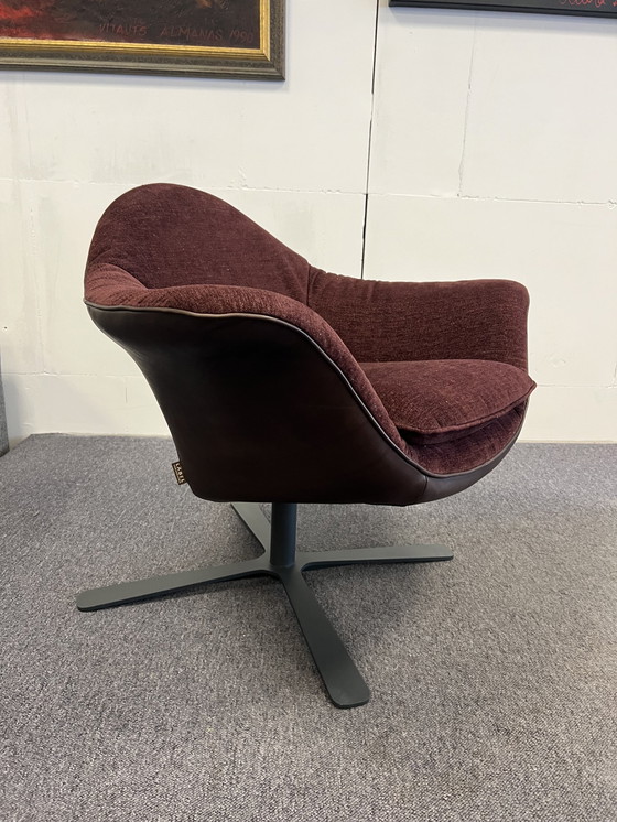 Image 1 of Label Seat 24 Low Swivel armchair