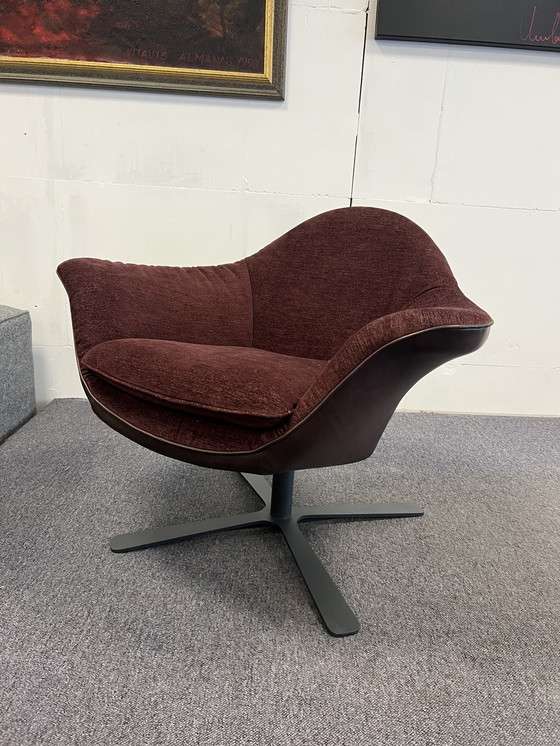 Image 1 of Label Seat 24 Low Swivel armchair